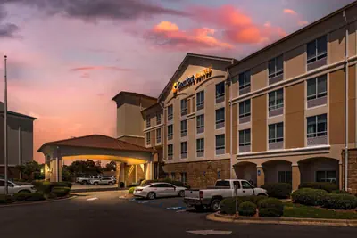 Photo 3 - Comfort Suites Valdosta Mall Area