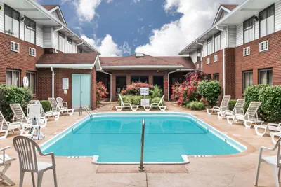 Photo 4 - Super 8 by Wyndham O'Fallon