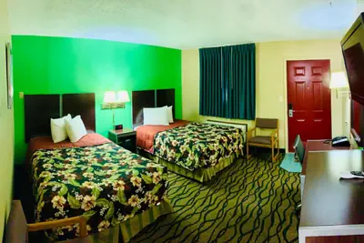 Photo 3 - Thunderbird Inn