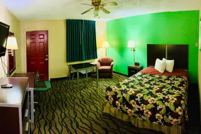 Photo 2 - Thunderbird Inn