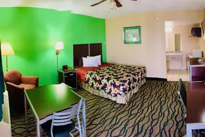 Photo 5 - Thunderbird Inn