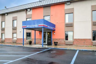 Photo 3 - Motel 6-Toledo, OH