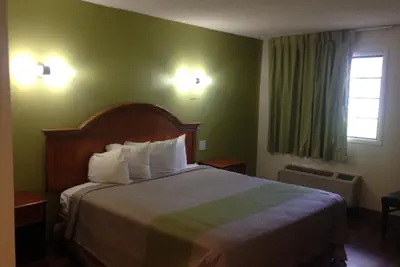 Photo 2 - Red Carpet Inn - New Brunswick