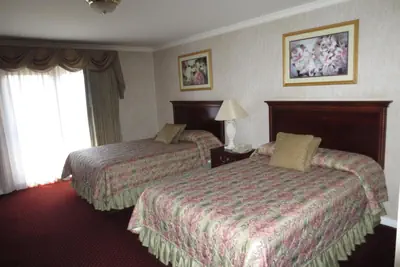 Photo 2 - Roosevelt Inn & Suites Saratoga Springs