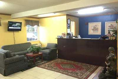 Photo 4 - Americas Best Value Inn Maumee/Toledo