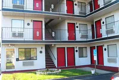 Photo 2 - Red Carpet Inn Williamstown