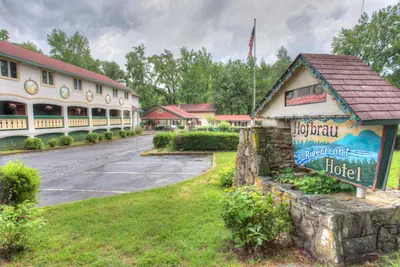 Photo 3 - Hofbrau Riverfront Hotel