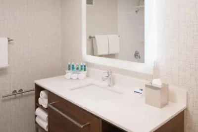 Photo 5 - Holiday Inn Express & Suites Springfield by IHG