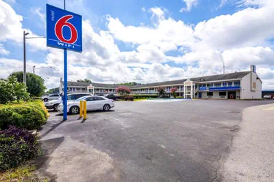Photo 5 - Motel 6-Anniston, AL