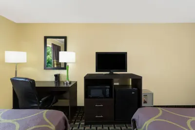 Photo 5 - Super 8 by Wyndham Marietta