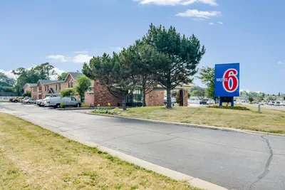 Photo 4 - Motel 6-Waukegan, IL