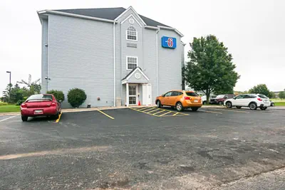 Photo 5 - Motel 6-Sycamore, IL