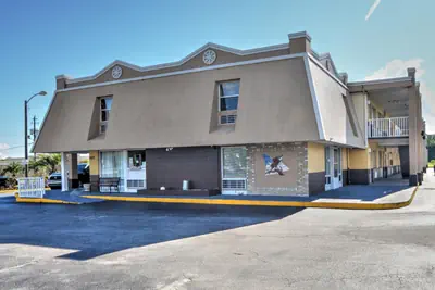 Photo 3 - Sunset Inn