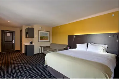 Photo 4 - Holiday Inn Express Newton by IHG