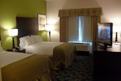 Photo 4 - Holiday Inn Express and Suites Urbandale Des Moines by IHG