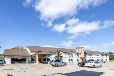 Photo 3 - Motel 6-Waterloo, IA