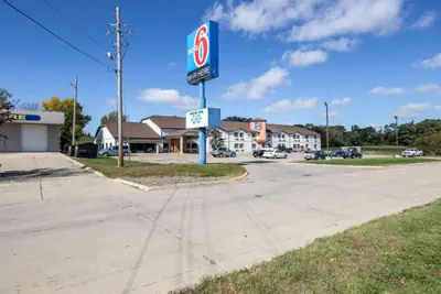 Photo 4 - Motel 6-Waterloo, IA