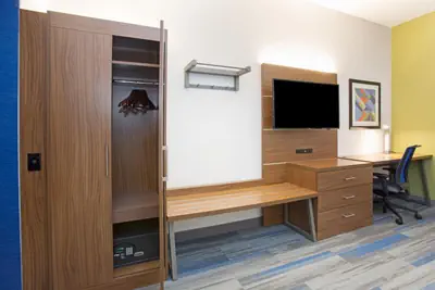 Photo 4 - Holiday Inn Express Kansas City - at the Legends! by IHG