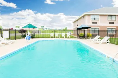 Photo 3 - Ramada by Wyndham Vandalia