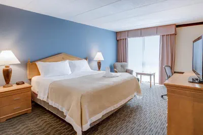 Photo 5 - Days Hotel by Wyndham Toms River Jersey Shore