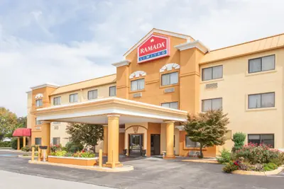 Photo 2 - Baymont by Wyndham Decatur IL North