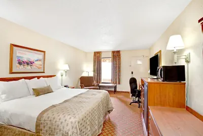 Photo 4 - Ramada by Wyndham West Memphis