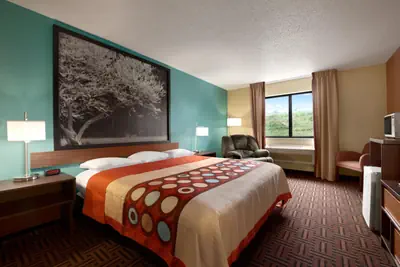 Photo 5 - Super 8 by Wyndham East Peoria