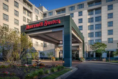 Photo 2 - Chicago Marriott Suites Deerfield