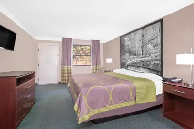Photo 5 - Super 8 by Wyndham Austell/Six Flags