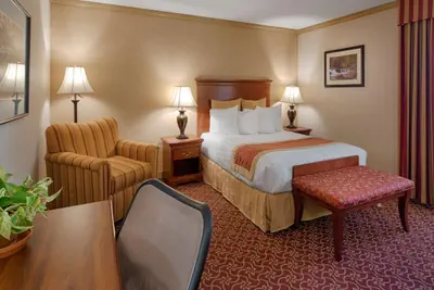 Photo 4 - Best Western PLUS Morristown Inn-Florham Park