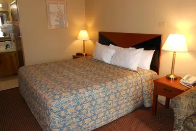 Photo 4 - McClellan Inn