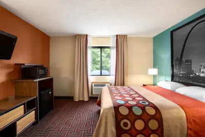 Photo 4 - Super 8 by Wyndham Fairview Heights-St. Louis