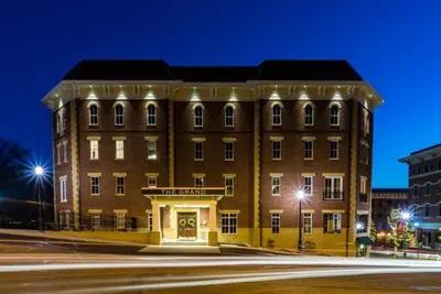 Photo 3 - The Mount Vernon Grand Hotel