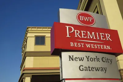 Photo 2 - Best Western Premier NYC Gateway Hotel