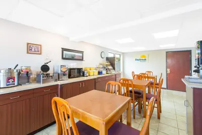 Photo 5 - Days Inn by Wyndham Effingham