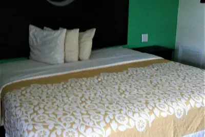 Photo 4 - Budget Inn
