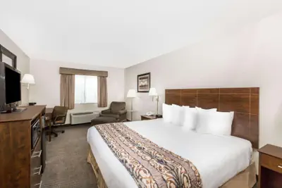 Photo 2 - Baymont by Wyndham LeMars