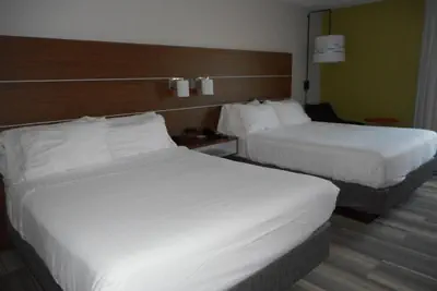 Photo 2 - Holiday Inn Express Fairfield by IHG