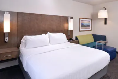 Photo 3 - Holiday Inn Express and Suites Bryant - Benton Area by IHG