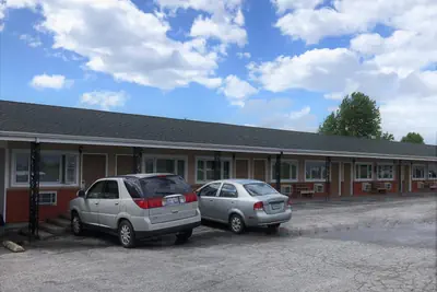 Photo 2 - Budget Inn