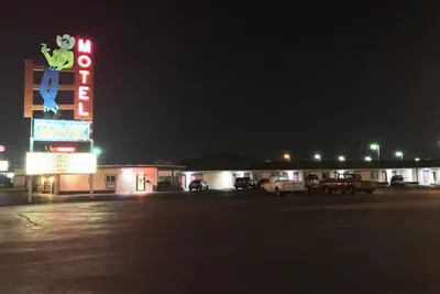 Photo 4 - Western Holiday Motel