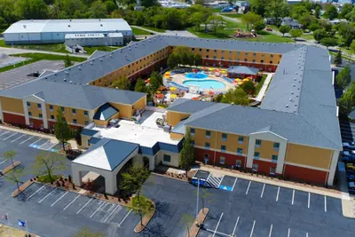 Photo 2 - Cedar Point's Express Hotel