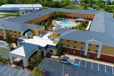 Photo 3 - Cedar Point's Express Hotel