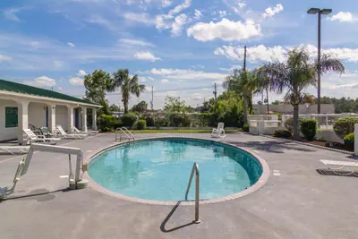 Photo 4 - Motel 6 Waycross
