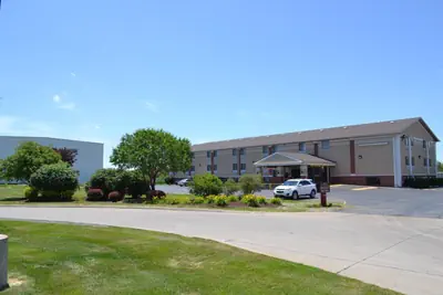 Photo 3 - Countryside Inn & Suites Omaha East-Council Bluffs IA