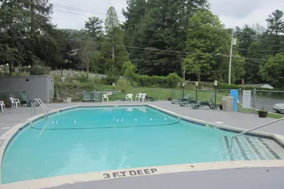 Photo 4 - Howard Johnson by Wyndham Lake George