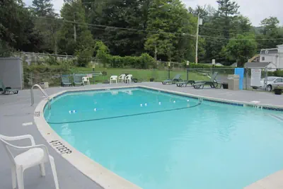 Photo 2 - Howard Johnson by Wyndham Lake George