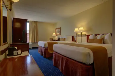 Photo 2 - SureStay Plus Hotel by Best Western Chicago Lombard