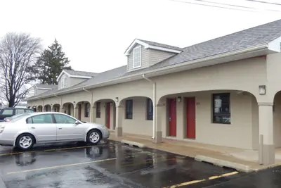 Photo 2 - Scottish Inns and Suites- Bordentown, NJ