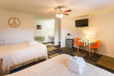 Photo 3 - Sunset Motel